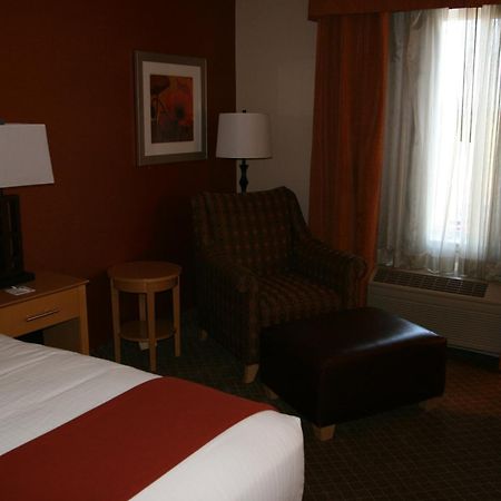Holiday Inn Express Stockton Southeast By Ihg Екстер'єр фото