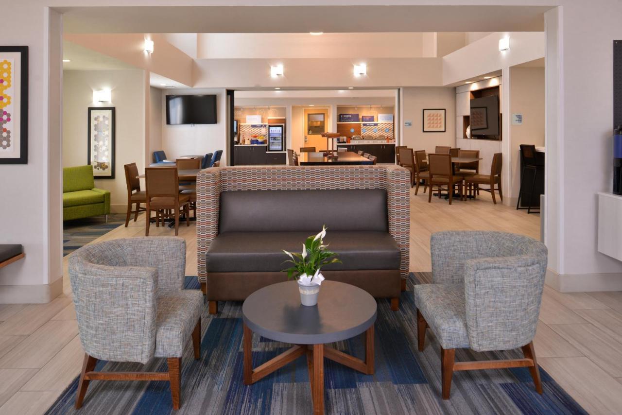 Holiday Inn Express Stockton Southeast By Ihg Екстер'єр фото