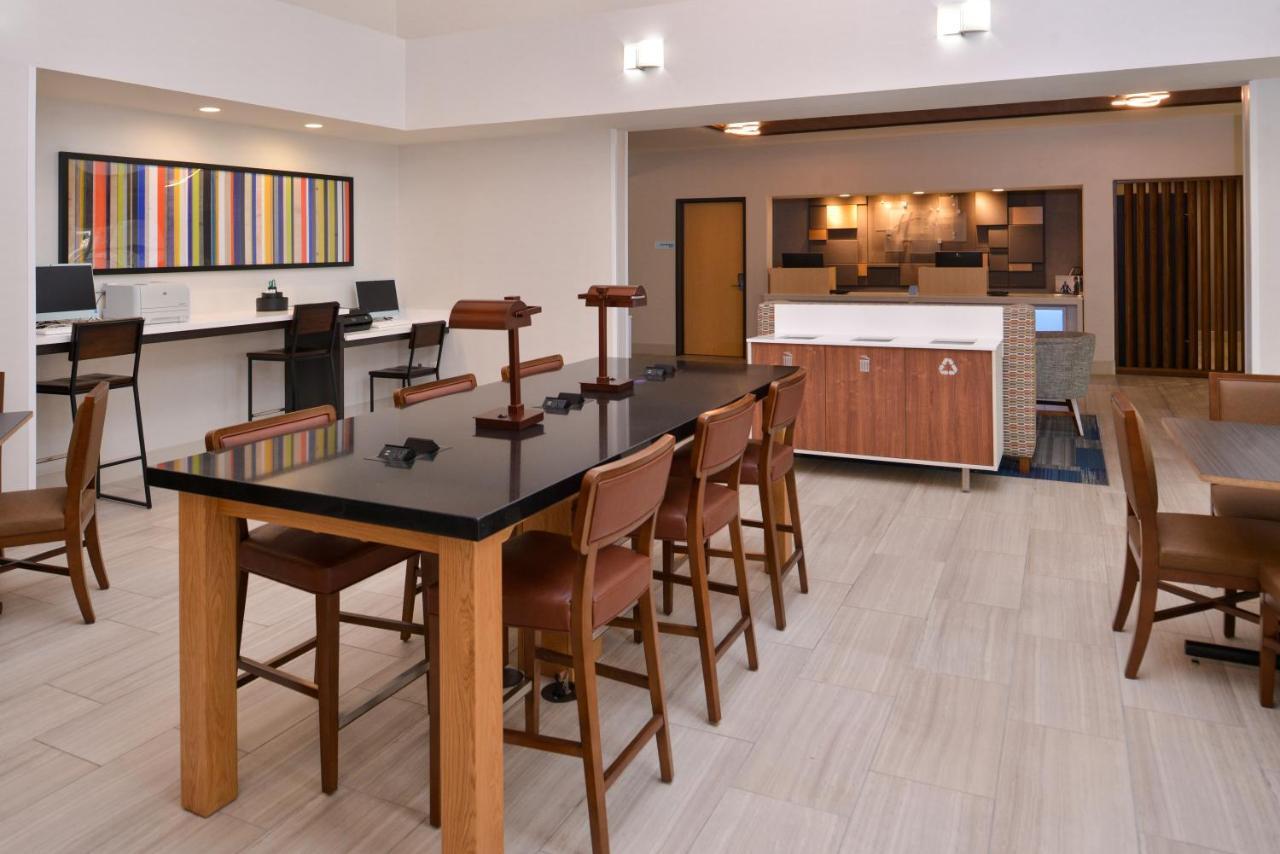 Holiday Inn Express Stockton Southeast By Ihg Екстер'єр фото