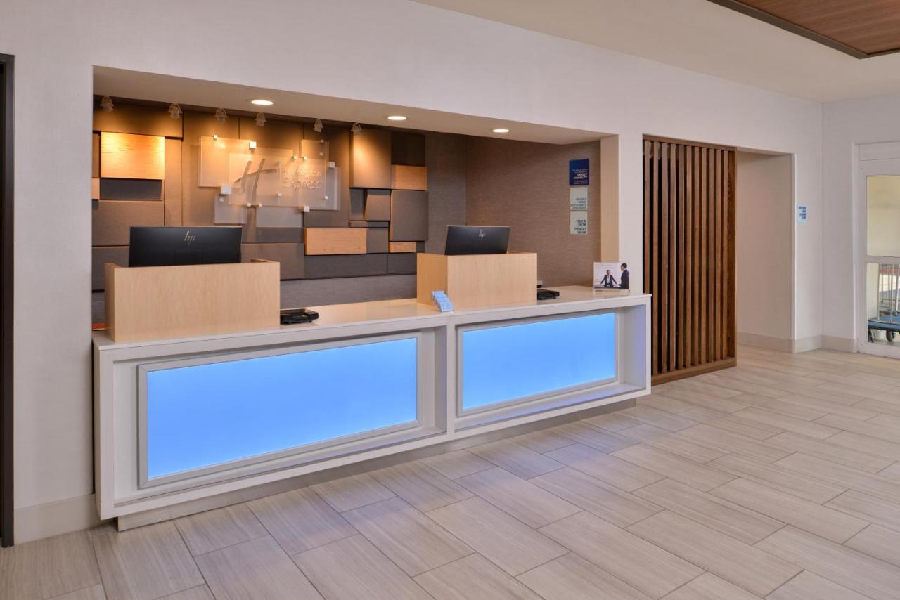Holiday Inn Express Stockton Southeast By Ihg Екстер'єр фото